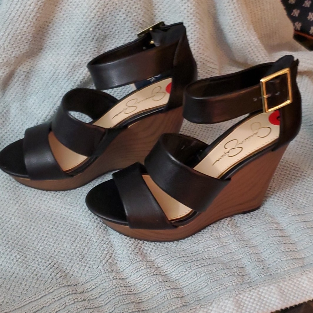 Shoes - Picture 3 of 7
